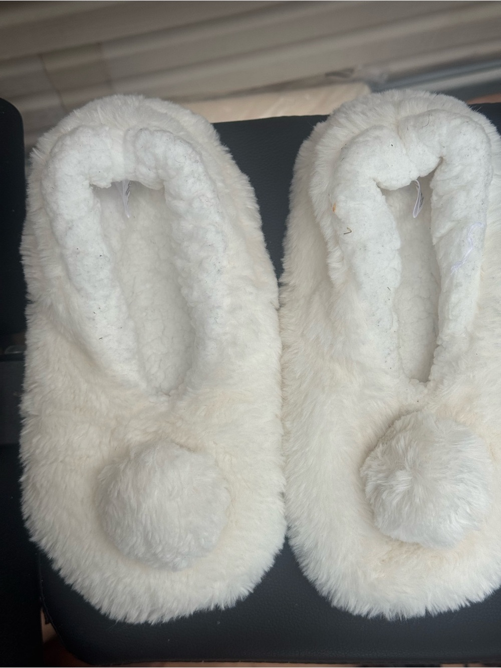 Plush Pom-Pom Women's Slippers - White